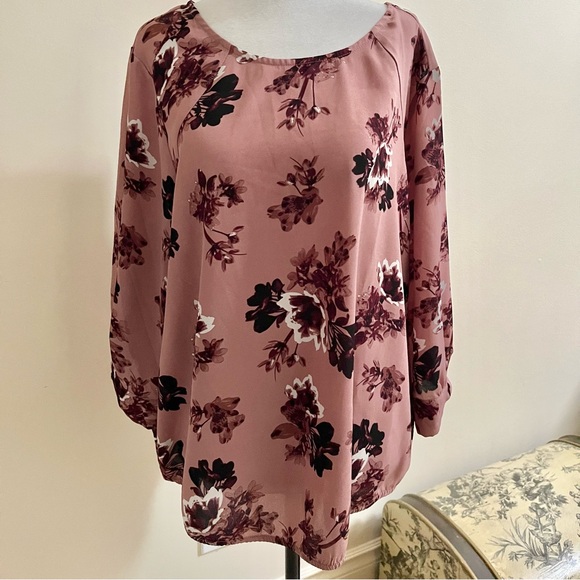 Cleo~Blouse~Size XL Petites~Purple~Floral Pattern - Picture 2 of 12